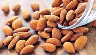 اللوز يقوي الجهاز المناعي