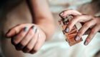 9 عطور تفضلها نجمات العالم