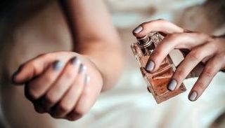 9 عطور تفضلها نجمات وأميرات العالم