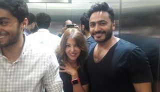 المطربة المغربية سميرة سعيد لحظة وصولها إلى قاعة العرض