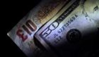 الدولار يهبط لليوم الخامس مع انحسار مخاوف الحرب التجارية