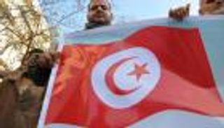 حكومة تونس تقيل وزير الطاقة ومسؤولين كبارا بشبهة فساد