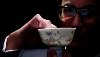 السلطانية المصنوعة من الخزف الصيني