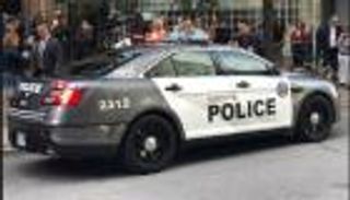 شرطة مدينة تورنتو الكندية تخلي مركزا تجاريا بعد تقارير عن إطلاق نار