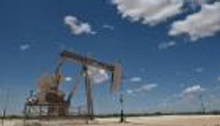 إنتاج النفط الأمريكي يرتفع في يونيو عند 10.7 مليون برميل