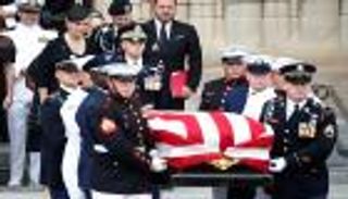 واشنطن تودع جون ماكين بحضور 3 رؤساء وسط غياب ترامب