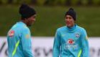 رونالدينيو يتمنى رحيل نيمار عن سان جيرمان