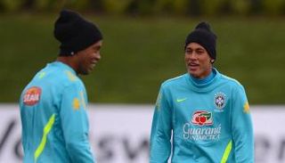 رونالدينيو ونيمار دا سيلفا - صورة أرشيفية 