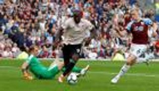 لوكاكو يعود للثنائيات ويعادل رقم دروجبا