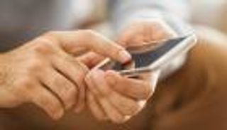 تطبيقات الهواتف الذكية تزيد التزام المرضى بتناول أدويتهم