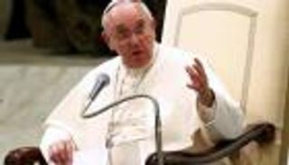 البابا فرنسيس يدعو للقضاء على النفايات البلاستيكية بالمحيطات