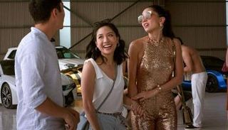 مشهد من فيلم "كريزي ريتش إيشانز"