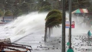 اليابان تستعد لوصول الإعصار القوي جيبي إلى اليابسة