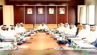 مركزي الإمارات يستعرض مؤشرات الاستقرار المالي