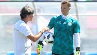 مانويل نوير ولوف