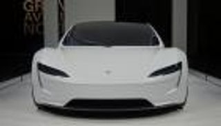 العرض الأول لسيارة تيسلا رودستر أمام الجمهور في "جراند بازل"