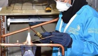 روضة البحر تتدرب في إحدى شركات التبريد في الإمارات