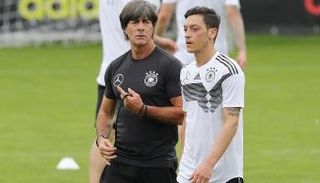 يواخيم لوف وأوزيل