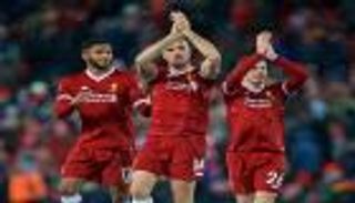 قائد ليفربول يمتدح زميله الشاب