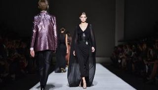 "الأسود" عنوان توم فورد في أسبوع نيويورك للموضة