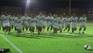 لاعبو منتخب بوليفيا أثناء تدريباتهم في الرياض