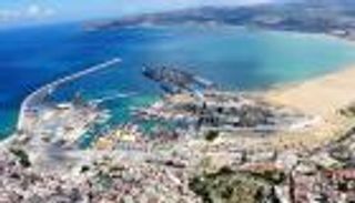 طنجة المغربية تمزج الأصالة بالحداثة لجذب السياح