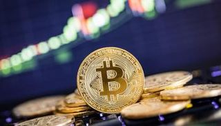 العملات الرقمية تتراجع حول العالم باستثناء إيران