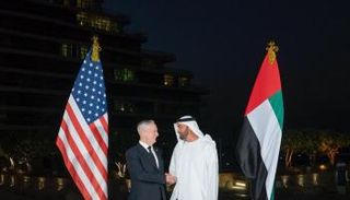 الشيخ محمد بن زايد آل نهيان خلال استقباله وزير الدفاع الأمريكي