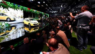 سيارة أوبل بأحد المعارض