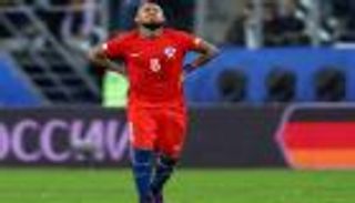 فيدال يوضح حقيقة إصابته داخل معسكر تشيلي