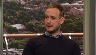 سام والاس رئيس القسم الرياضي بالجارديان