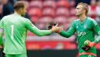 حارس آيندهوفن يعوض مواطنه في برشلونة