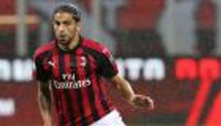 مدافع ميلان يؤكد رفضه الانضمام إلى سان جيرمان