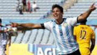 سيميوني تنبأ بمشاركة نجله مع الأرجنتين