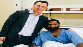 عبدالعزيز صنقور عقب إجراء العملية