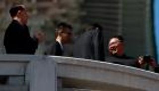 كوريا الشمالية تستغني عن صواريخها العابرة للقارات في أحدث عرض عسكري