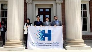 طلاب من جامعة حمدان بن محمد الذكية يشاركون في مؤتمر 