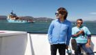 بالصور.. هولندي يخترع جهازا لتنظيف المحيطات من القمامة البلاستيكية