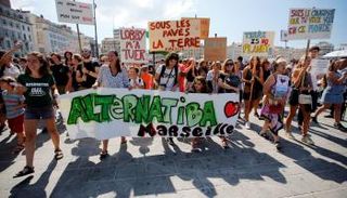 جانب من مظاهرات الفرنسيين في باريس