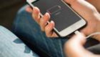 آيفون XS سيأتي بشاحن جديد