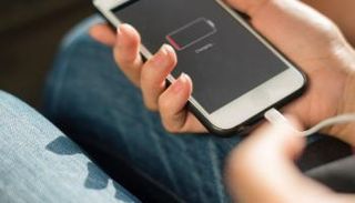 أبل تغير موصل شاحن آيفون المقبل 