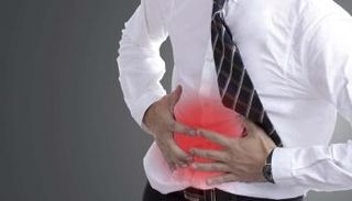 عدم الانتظام في تناول الوجبات الغذائية أحد أسباب قرحة المعدة 