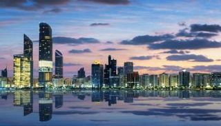 درجة الحرارة العظمى بأبوظبي 43