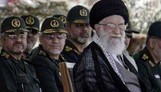 خامنئي وقادة من مليشيا الحرس الثوري - أرشيفية