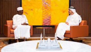 الشيخ عبدالله بن زايد آل نهيان أثناء استقباله سفير جمهورية تشاد