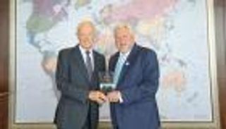 تيم كلارك.. قائد صناعة الطيران والنقل ضمن جوائز "جلف بيزنس"