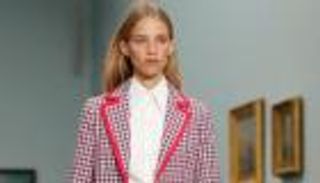 كارولينا هيريرا تعرض أزياء ربيع وصيف 2019 في أسبوع نيويورك للموضة