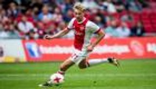 أياكس يوجه رسالة حاسمة إلى برشلونة بشأن دي يونج