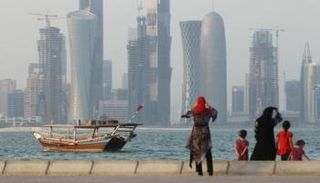 نساء وأطفال في الدوحة