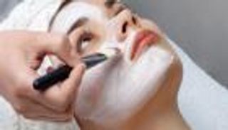 4 وصفات من النشا لتفتيح البشرة